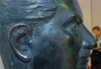 淮安20世纪存在主义哲学的创始人马丁·海德格尔头像铜雕