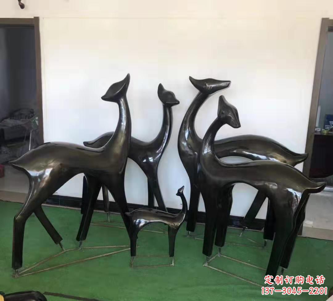 淮安玻璃钢仿铜鹿雕塑完美点缀庭院景观