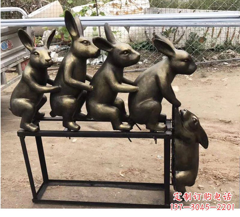 淮安玻璃钢仿铜玩耍的兔子