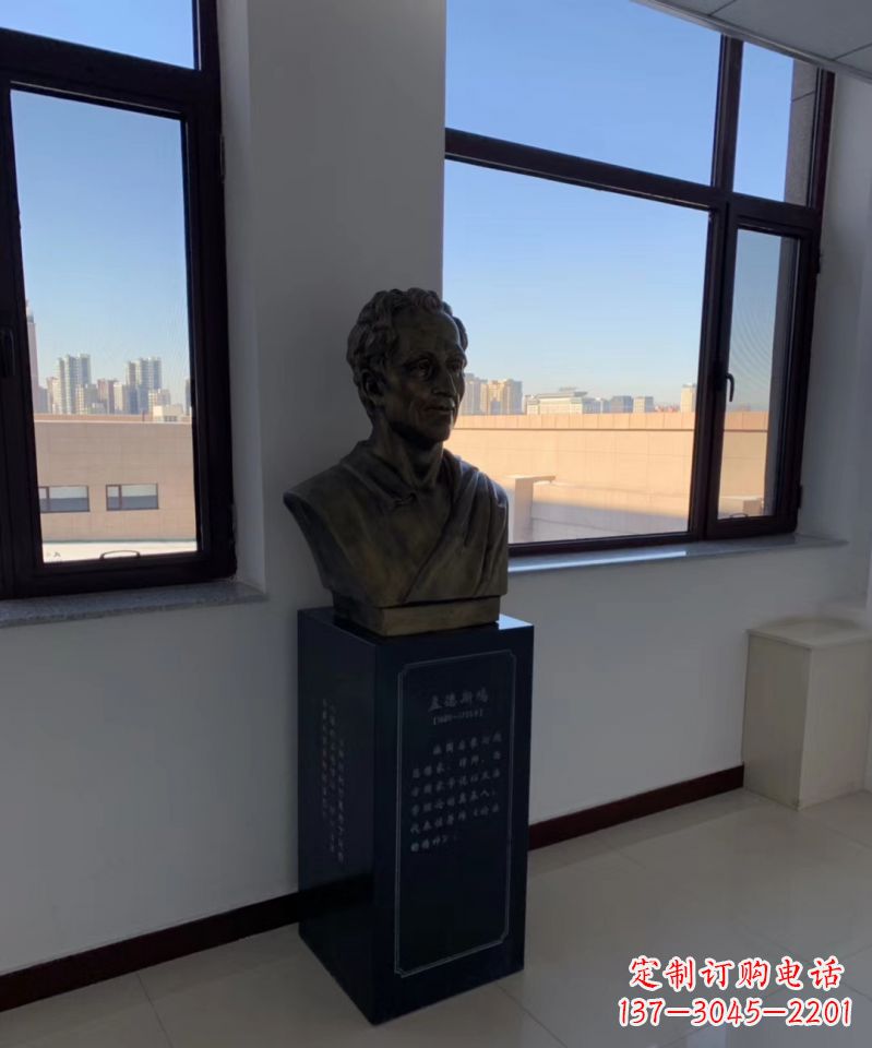 淮安玻璃钢仿铜西方名人孟德斯鸠头像