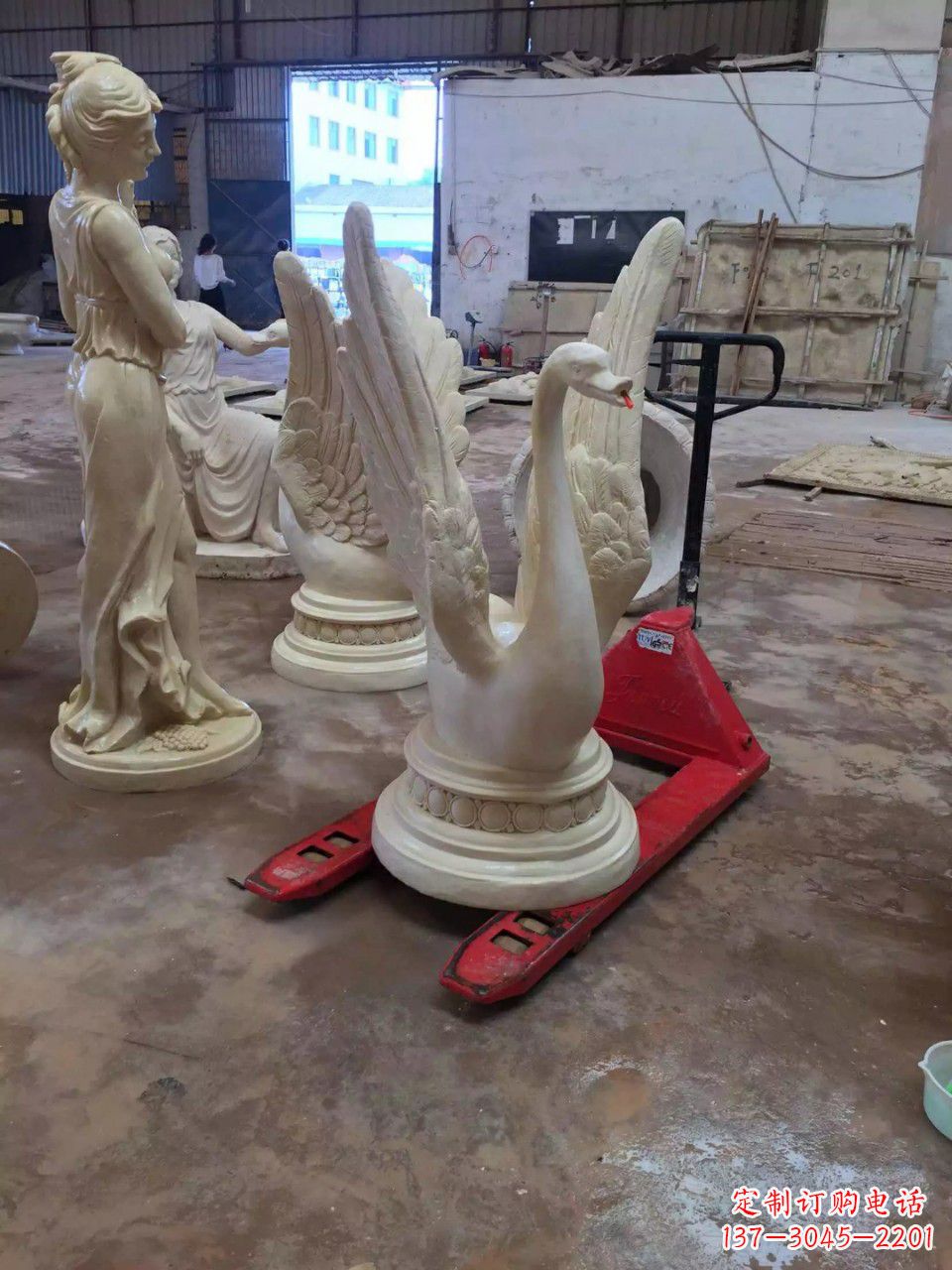 淮安玻璃钢制作的天鹅雕塑