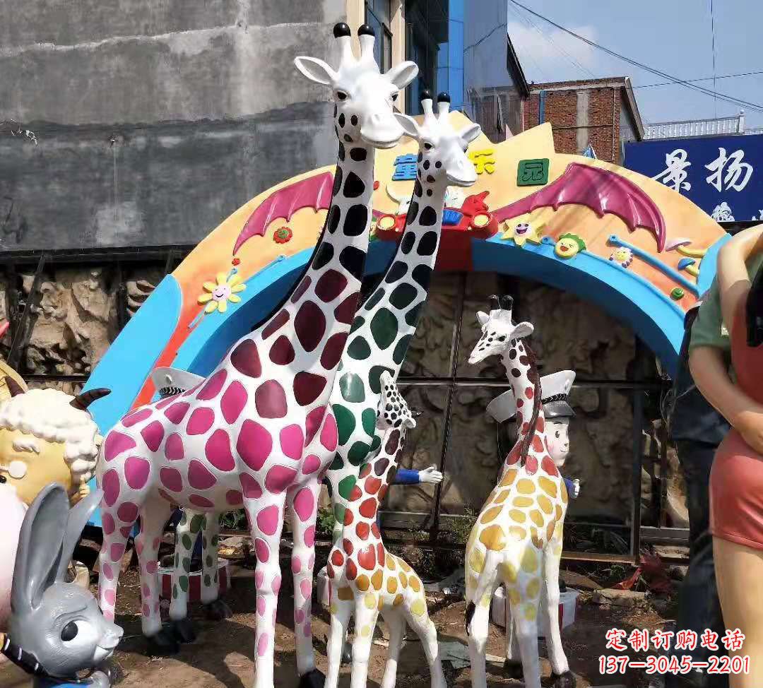 淮安玻璃钢材质的长颈鹿雕塑——点缀公园景观