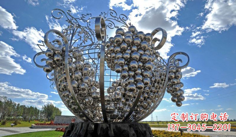 淮安不锈钢葡萄雕塑——城市的艺术之美