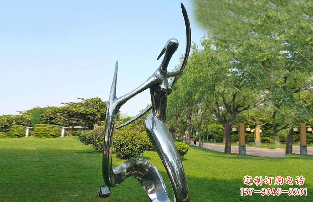 淮安不锈钢抽象美女公园雕塑