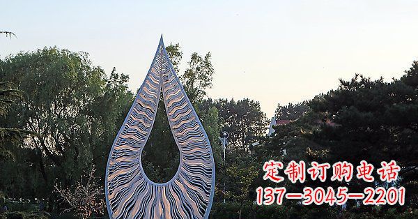 淮安水滴雕塑给公园带来流动的美