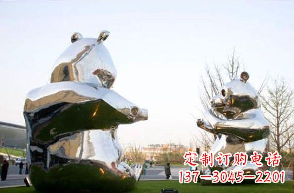 淮安不锈钢熊猫雕塑传递友谊与和平
