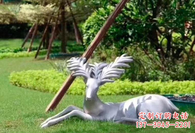 淮安不锈钢公园大角鹿雕塑精致而美丽