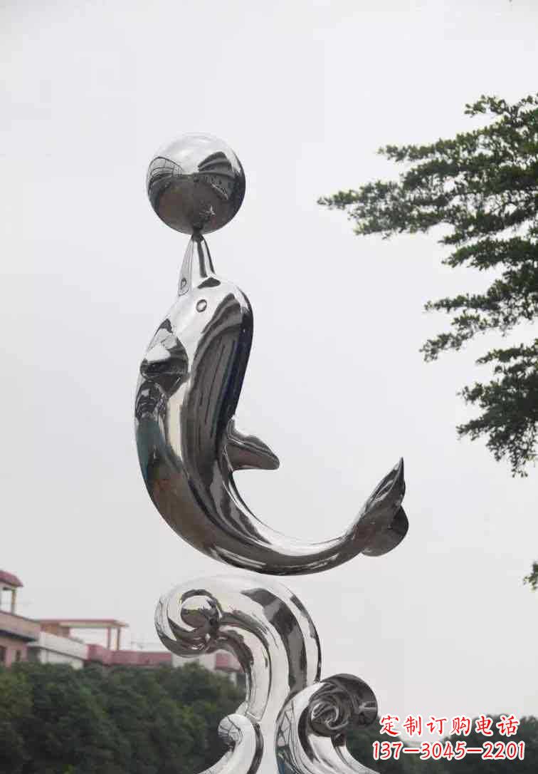 淮安不锈钢广场顶球的海豚雕塑