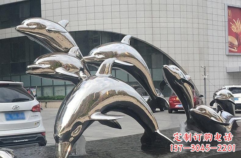 淮安海豚雕塑——不锈钢广场上的跳跃动态