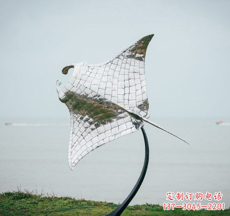 淮安不锈钢海洋动物蝠鲼雕塑艺术与环保的完美结合