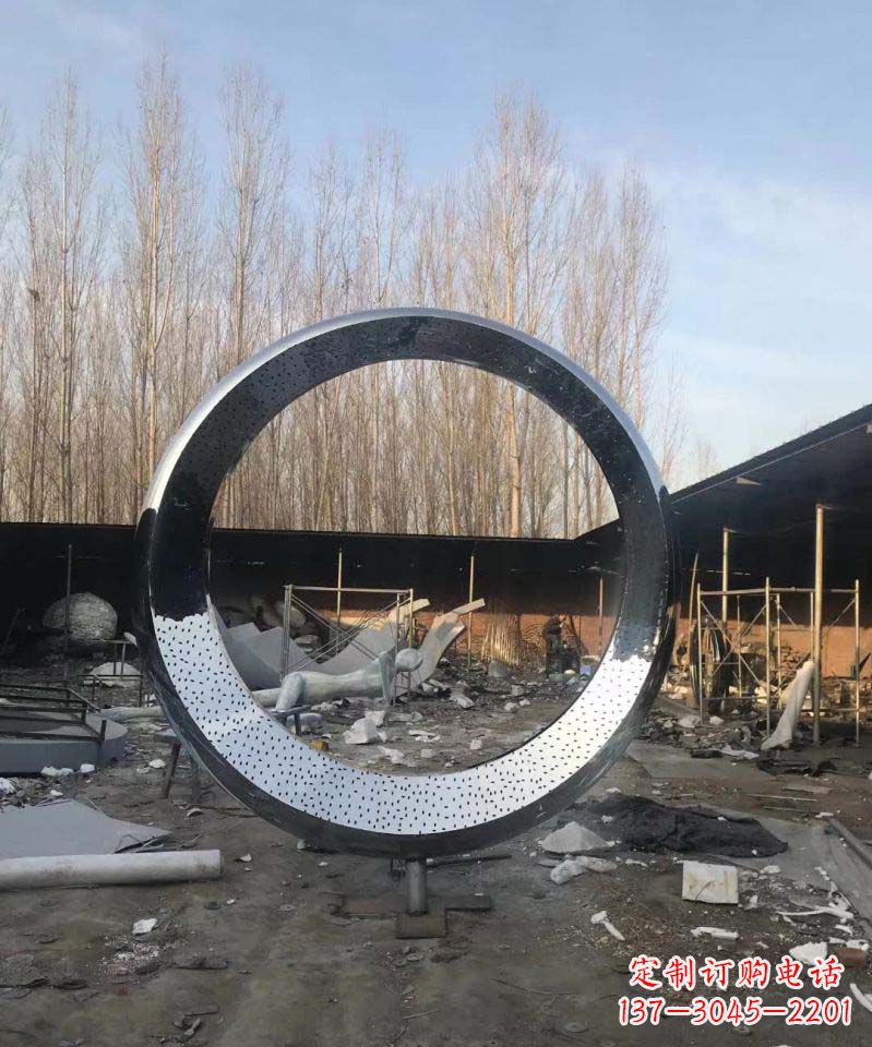 淮安不锈钢圆环雕塑抽象美的体现