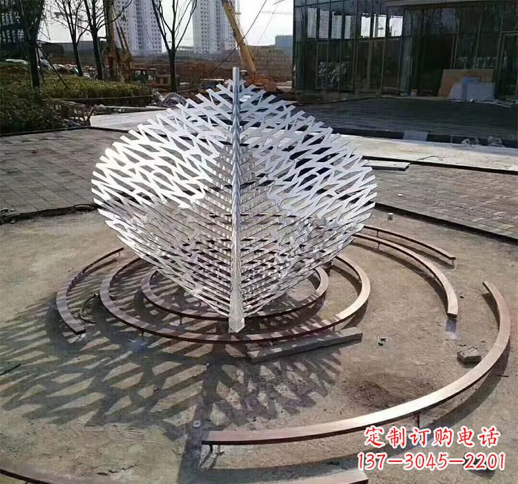 淮安不锈钢镂空树叶雕塑——给环境带来美丽