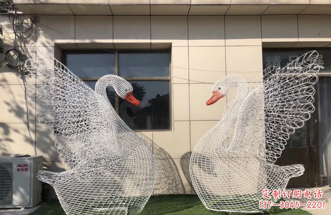 淮安不锈钢镂空天鹅雕塑象征着美丽的永恒