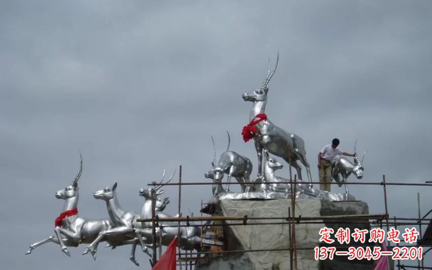 淮安不锈钢鹿群动物景观雕塑