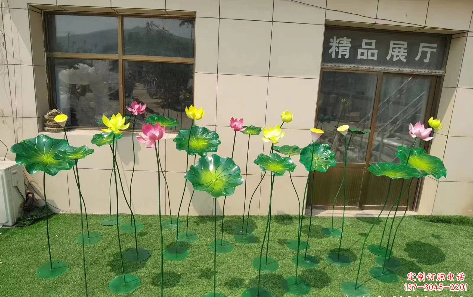 淮安不锈钢荷花雕塑给景观增添美感