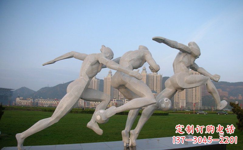 淮安不锈钢踢足球的人物公园景观雕塑
