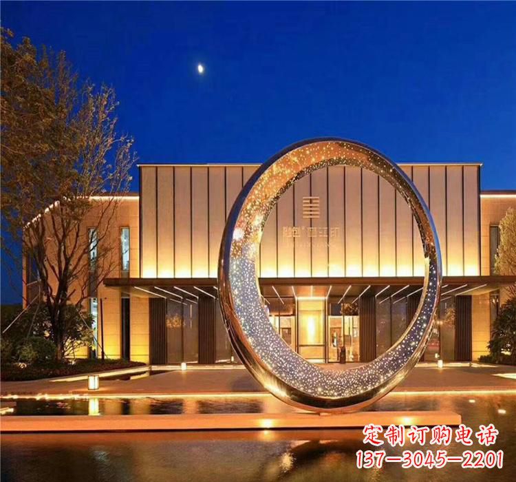 淮安不锈钢圆环雕塑给空间增添无限美感