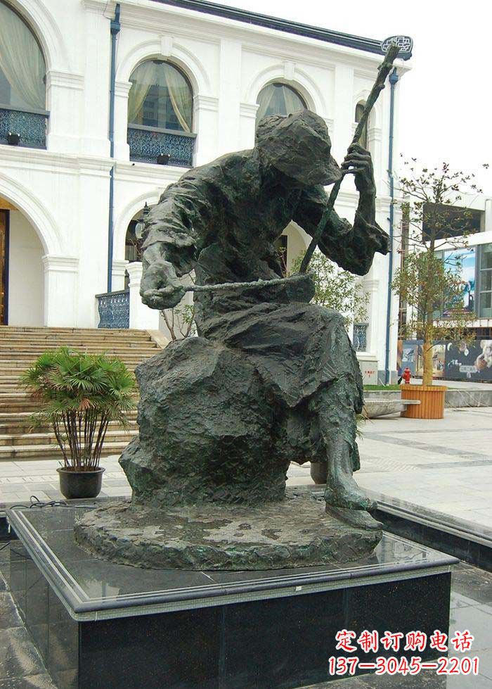 淮安节奏轻快的二胡雕塑