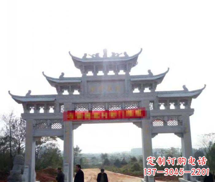 淮安三门石雕牌楼古老而精美的雕塑