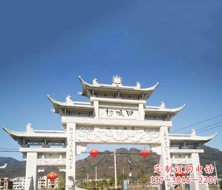 淮安村庄的牌坊雕塑