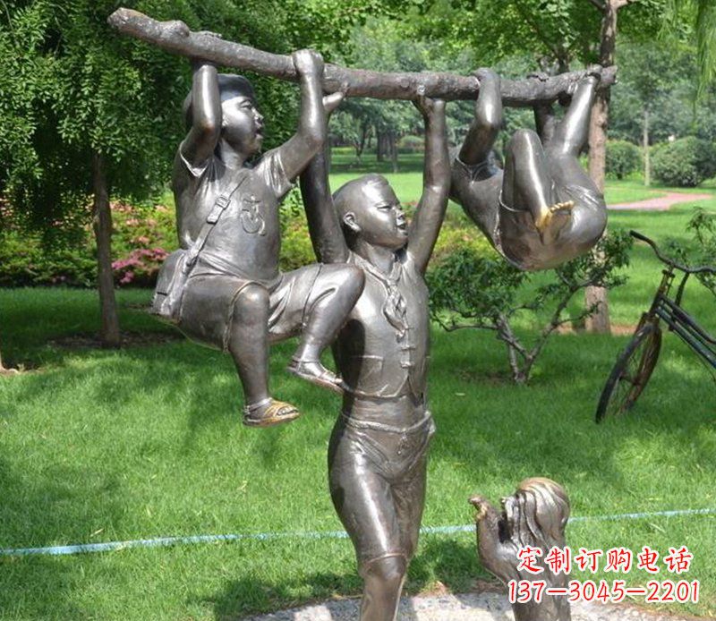 淮安捉着树枝玩耍的小孩铜雕