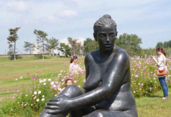 淮安中领雕塑给公园增添开心的女人铜雕