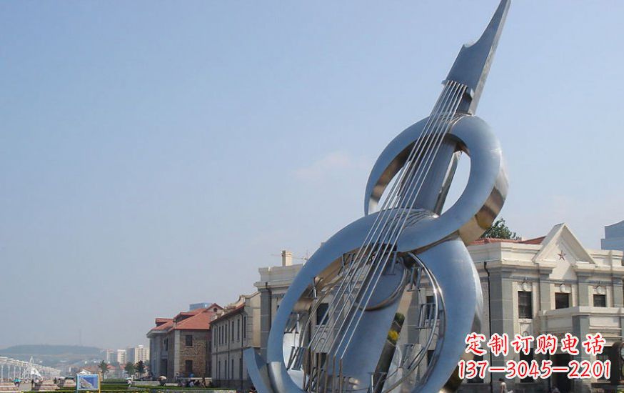 淮安经典音乐雕塑：不锈钢大提琴