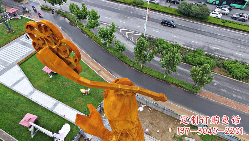 淮安广场叼着钥匙的鱼景观铜雕