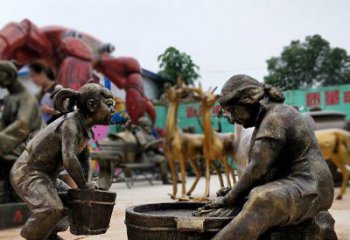 淮安注重传统的母爱——广场铜雕母亲洗衣服小品雕塑