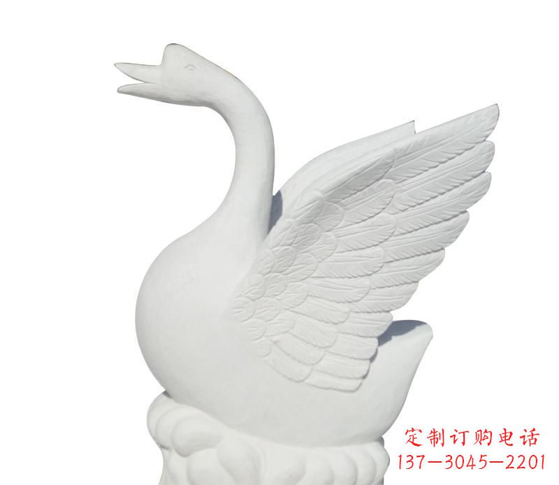 淮安汉白玉雕刻的精美天鹅雕塑