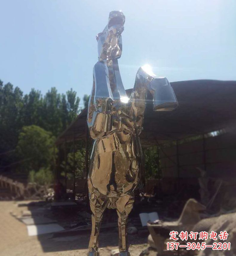 淮安典雅马雕,不锈钢镜面奔马雕塑,个性精彩