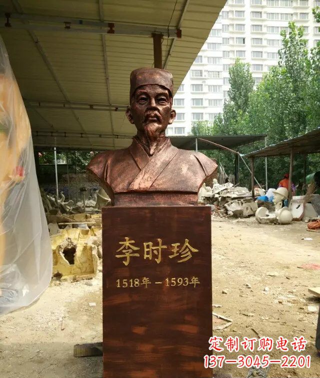 淮安寓意深长精致细节——李时珍校园名人铜雕