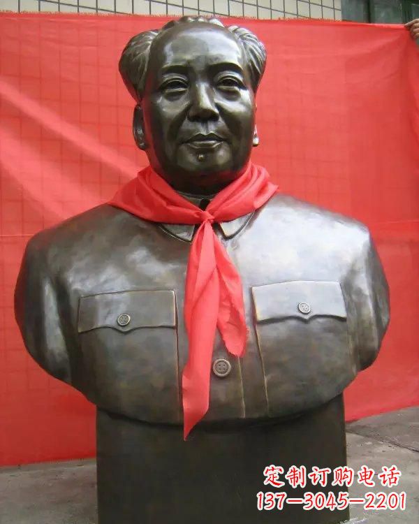 淮安毛主席铜雕像，见证历史的瞬间