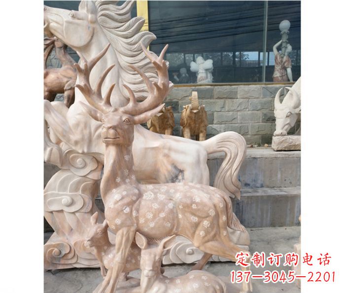 淮安展现自然风采的梅花鹿石雕