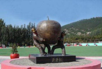 淮安两个儿童抱着苹果公园人物铜雕