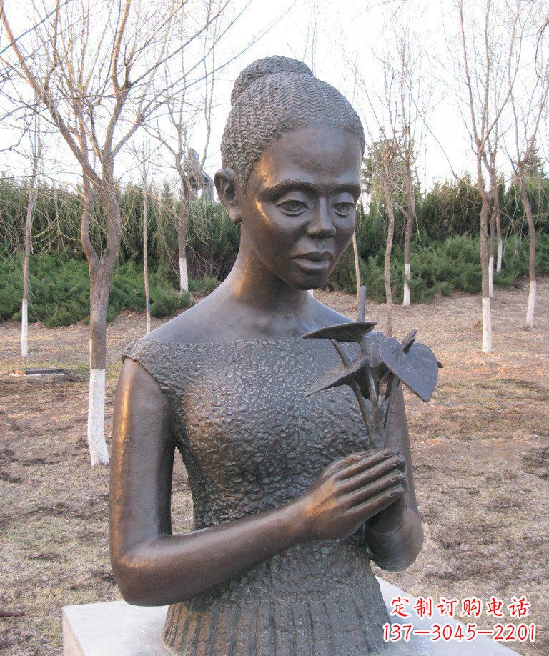 淮安拿着白鹤芋花朵的女人西方人物铜雕