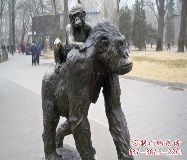 淮安多姿多彩的猩猩雕塑