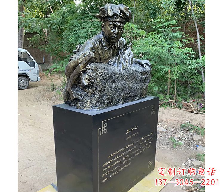 淮安铜雕邱少云战士雕塑