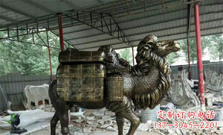 淮安拖行李的骆驼动物铜雕 (2)