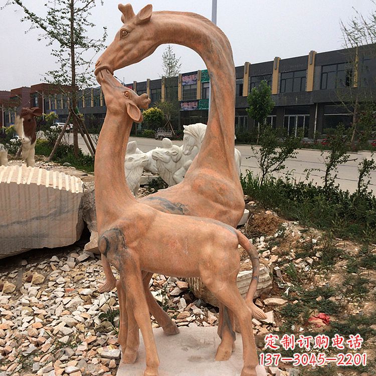 淮安晚霞红石雕长颈鹿-校园公园母子亲情景观雕塑