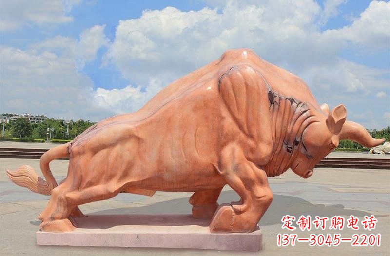 淮安晚霞红拓荒牛石雕
