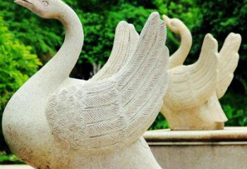 淮安高雅优美的砂岩天鹅雕塑