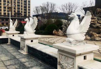 淮安中领雕塑提供最高质量的天鹅雕塑定制服务。…