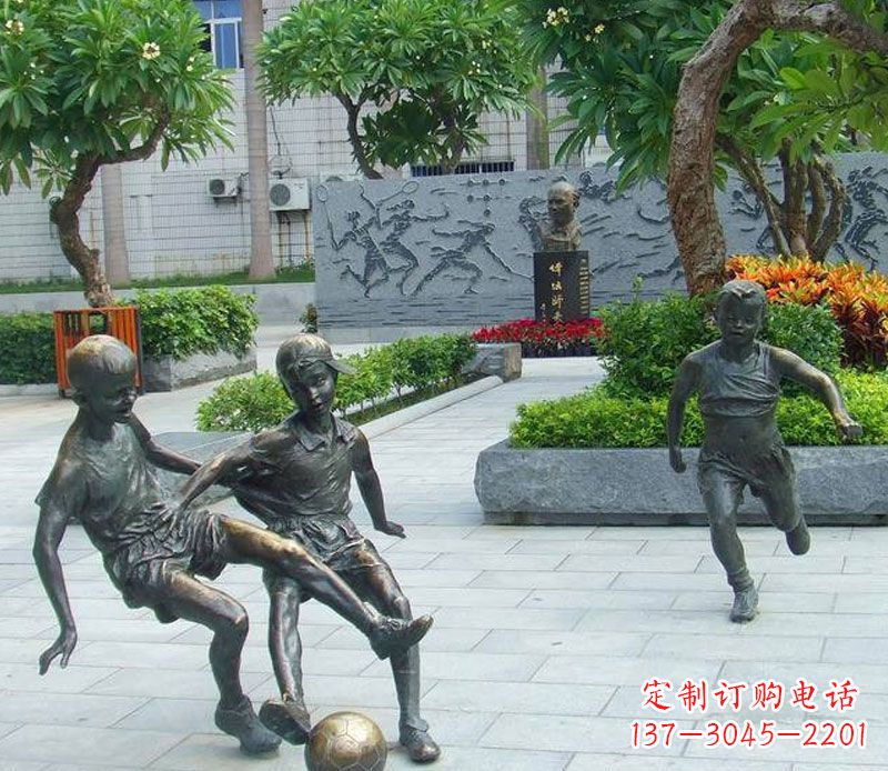 淮安小孩踢足球公园景观铜雕