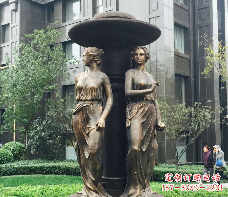 淮安小区西方女人人物铜雕