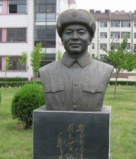 淮安校园雷锋铜像