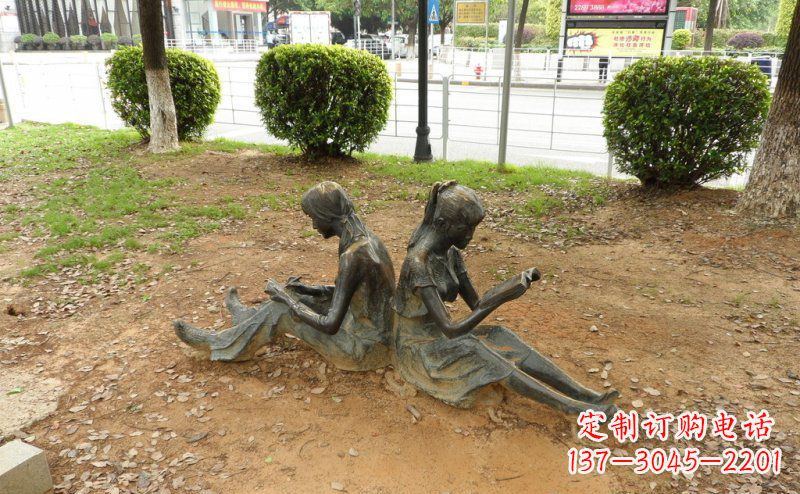 淮安校园坐着看书的女孩人物铜雕
