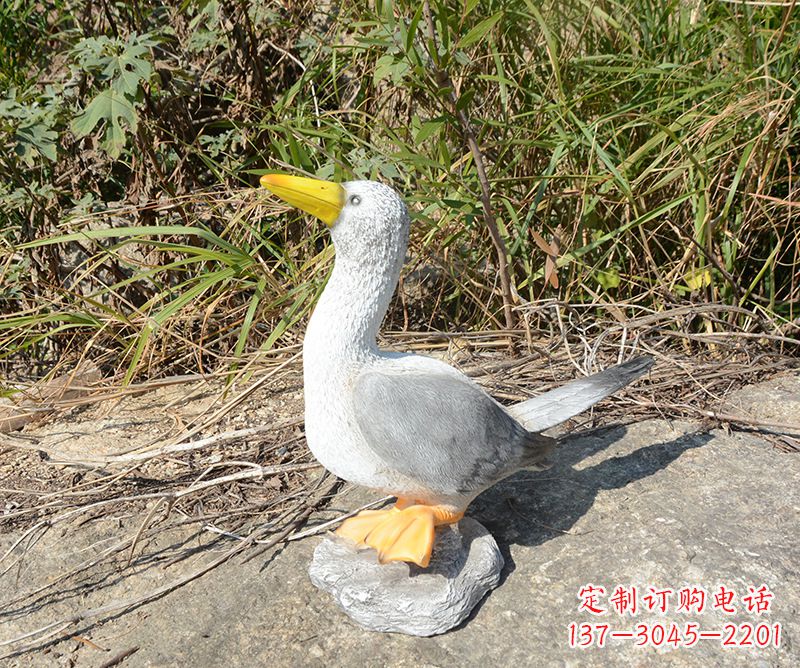 淮安学校雕塑和平鸽