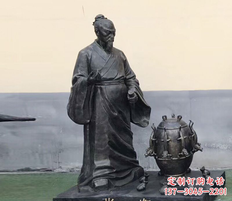 淮安学校张衡和地动仪铜雕