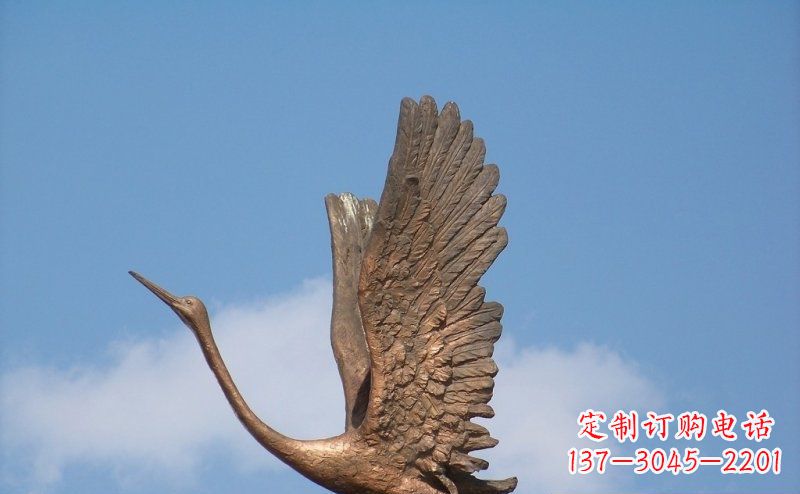 淮安展翅高飞的仙鹤动物铜雕